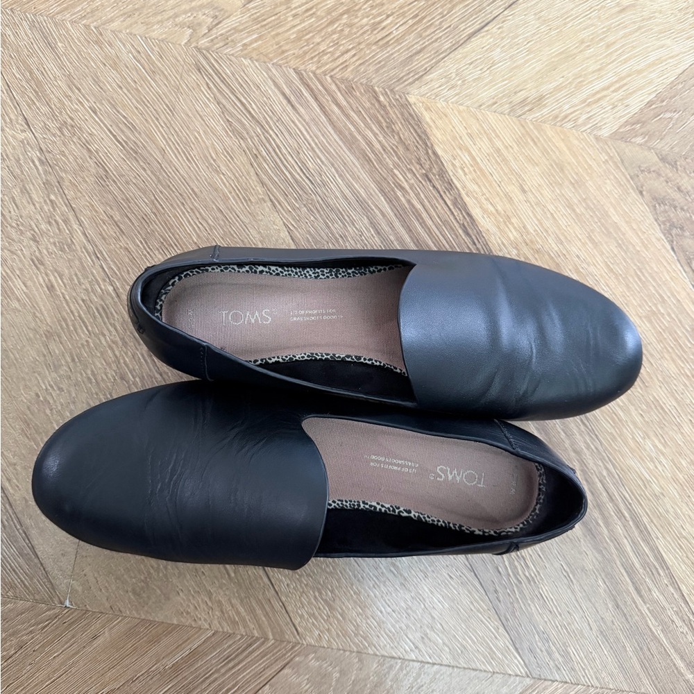 Toms Darcy Black Loafers - Picture 9 of 11